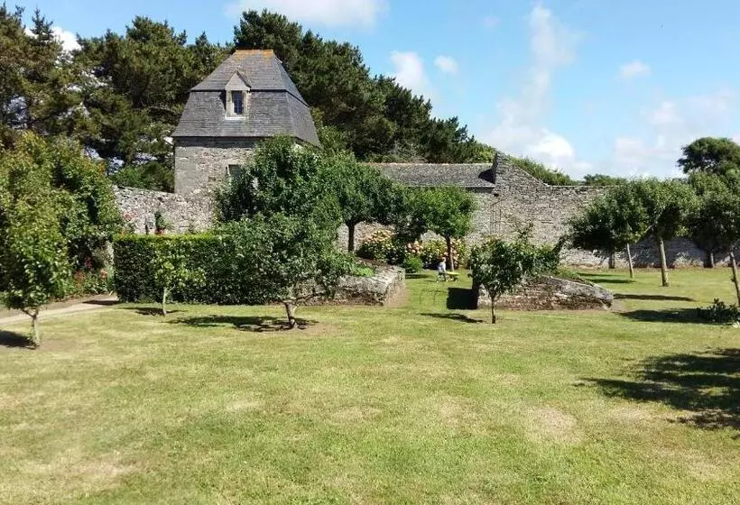 Aamiaismajoitus (B&B) Les Chambres Du Château Du Rozel