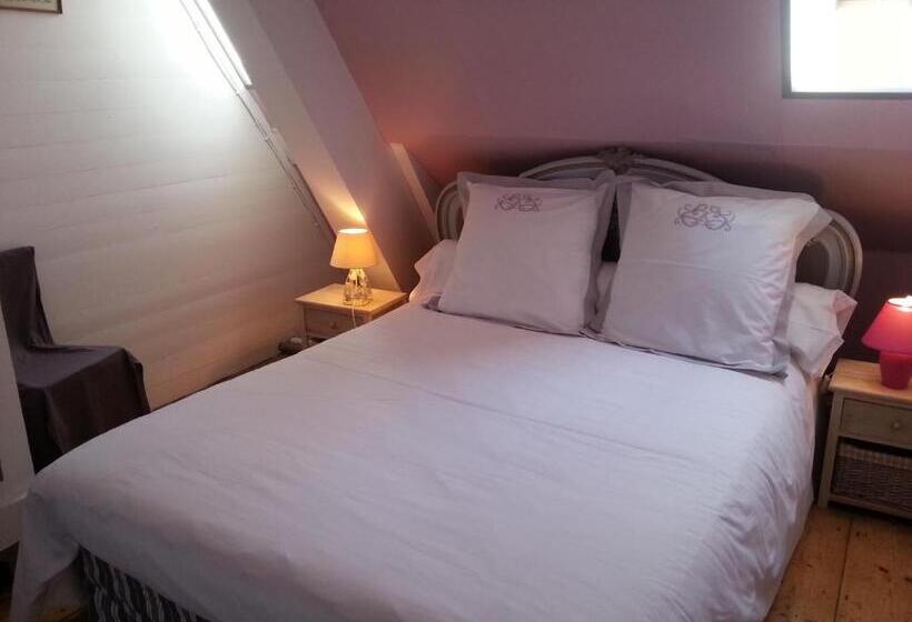 ベッドアンドブレックファースト Les Chambres Du Château Du Rozel