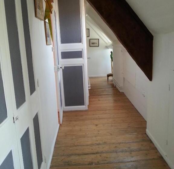 ベッドアンドブレックファースト Les Chambres Du Château Du Rozel