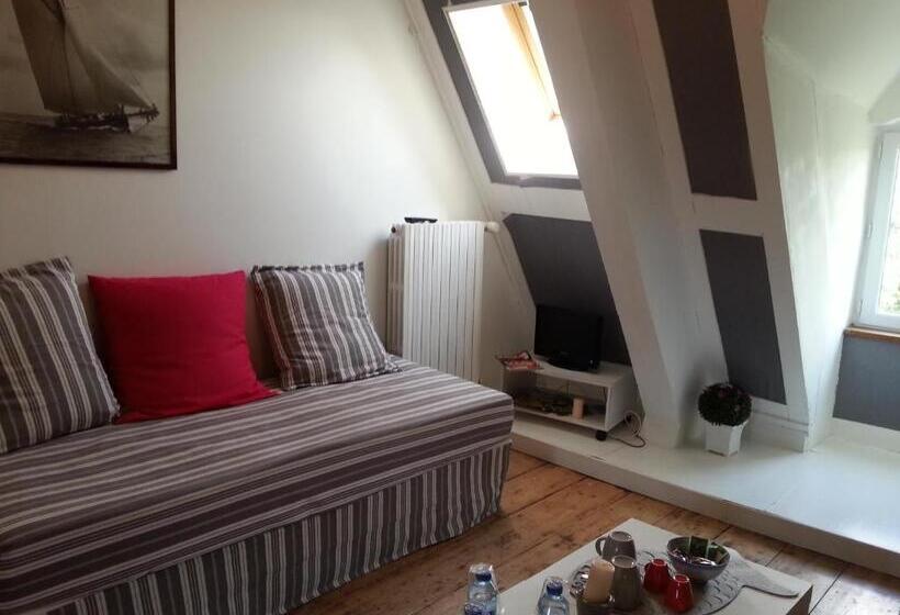 ベッドアンドブレックファースト Les Chambres Du Château Du Rozel