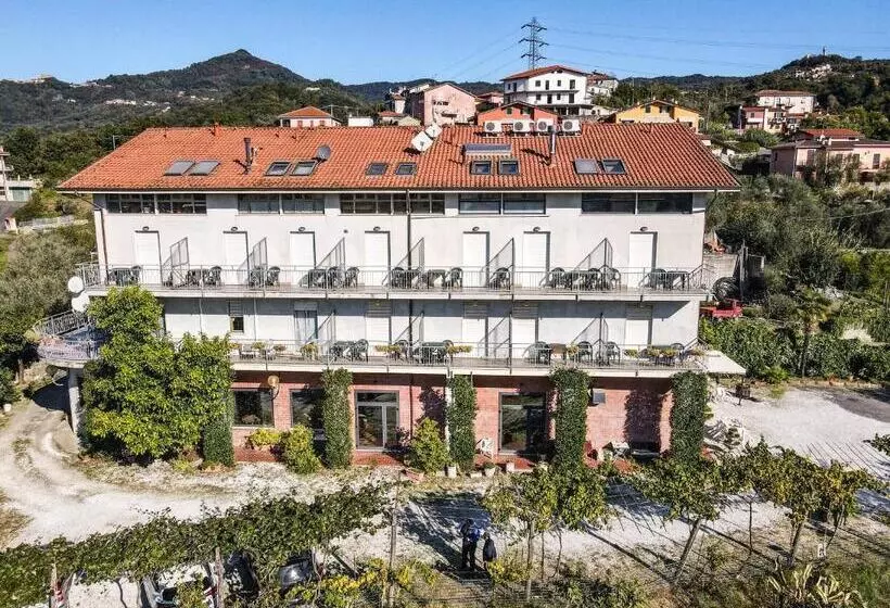 Hotelli Albergo Ristorante La Greppia