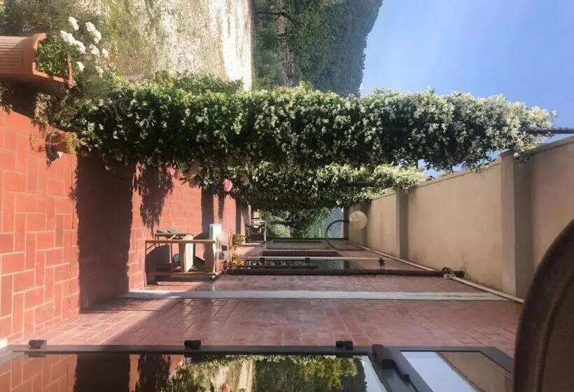 Hotelli Albergo Ristorante La Greppia