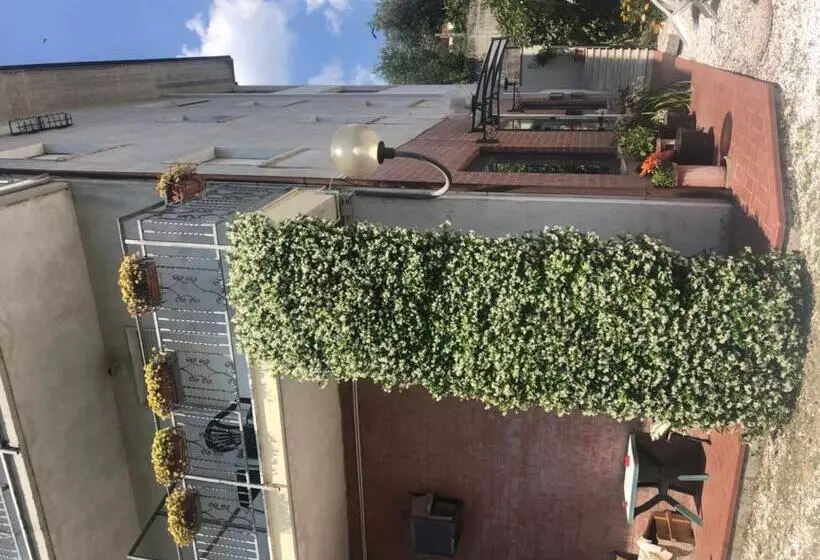 Hotelli Albergo Ristorante La Greppia