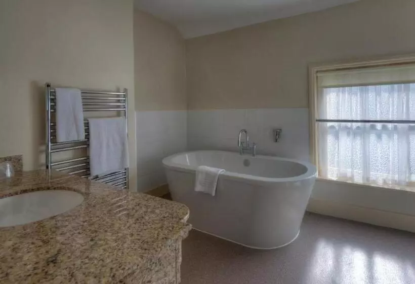 Hotelli Dog & Partridge By Chef & Brewer Collection