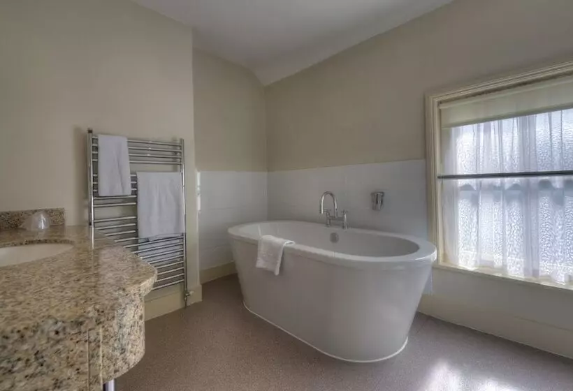 Hotelli Dog & Partridge By Chef & Brewer Collection