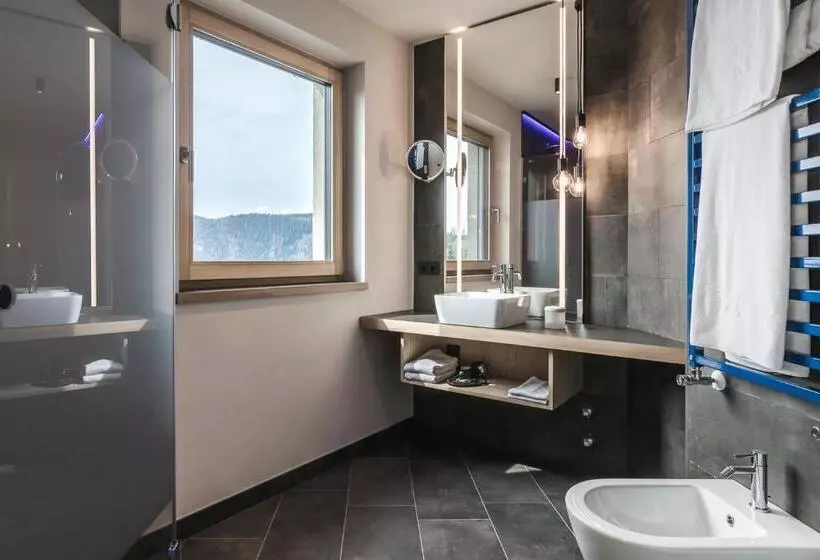 Hotelli Luis & Die Buabm   Gasthof Jenesien