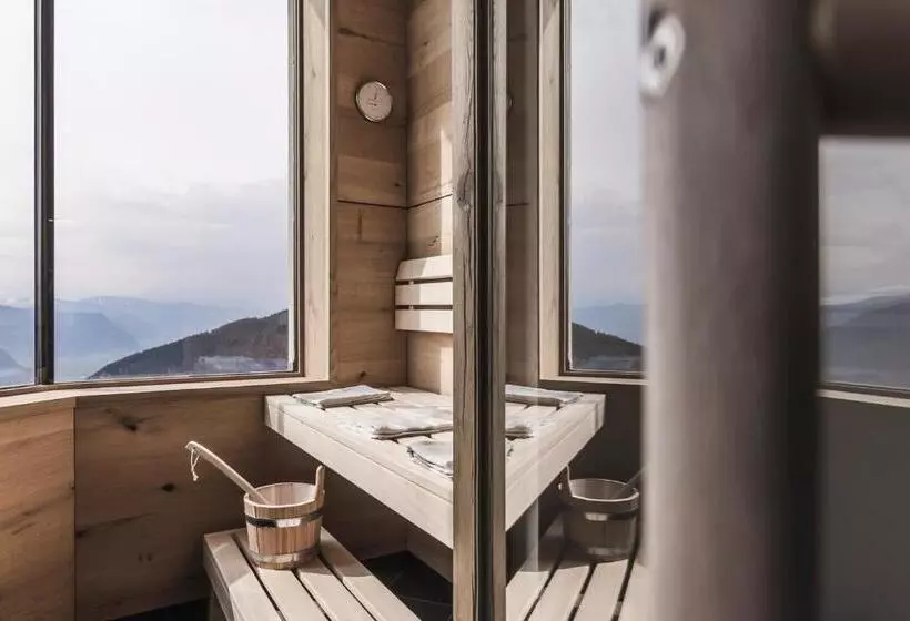 Hotelli Luis & Die Buabm   Gasthof Jenesien