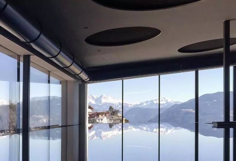 Hotelli Luis & Die Buabm   Gasthof Jenesien