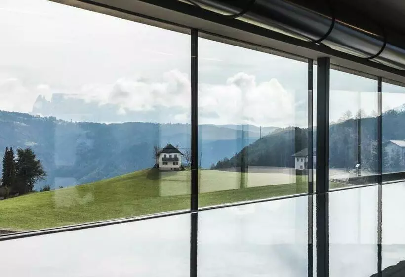 Hotelli Luis & Die Buabm   Gasthof Jenesien