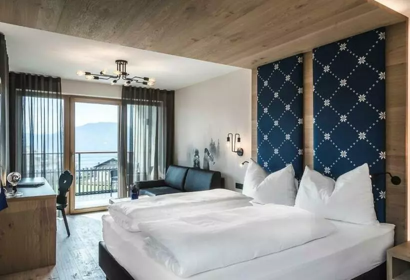 Hotelli Luis & Die Buabm   Gasthof Jenesien