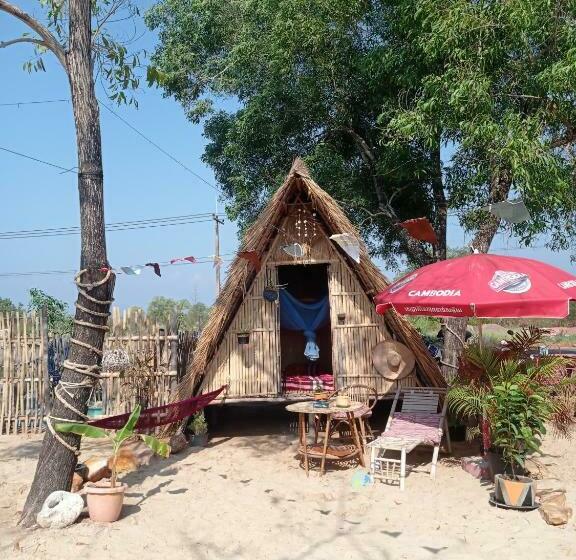 ペンション Young Wild And Free