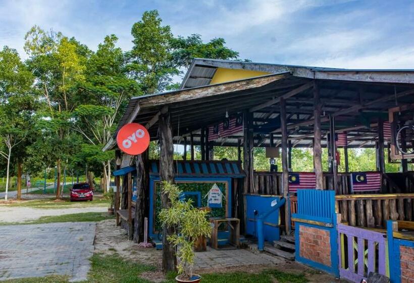 בית מלון כפרי Oyo 90320 Iftitah Restaurant & Resort