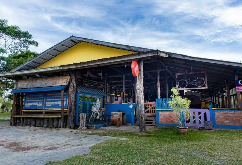 בית מלון כפרי Oyo 90320 Iftitah Restaurant & Resort