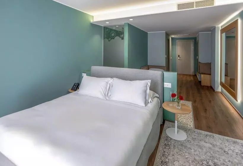 ホテル Vlora Priam Affiliated by Meliá