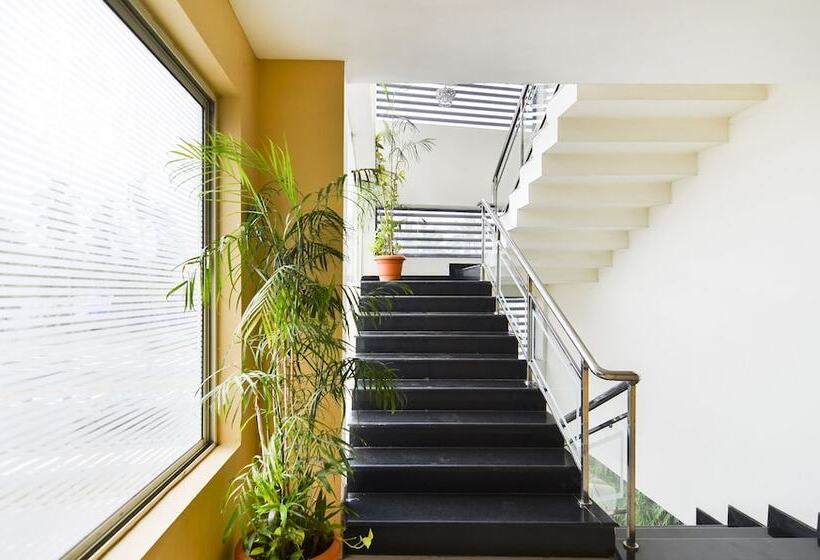 Itsy Hotels Platinum Inn