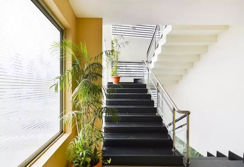 Itsy Hotels Platinum Inn