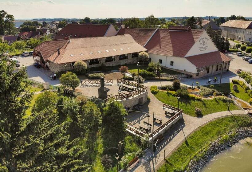 Panzió Penzion Dašické Sklepy