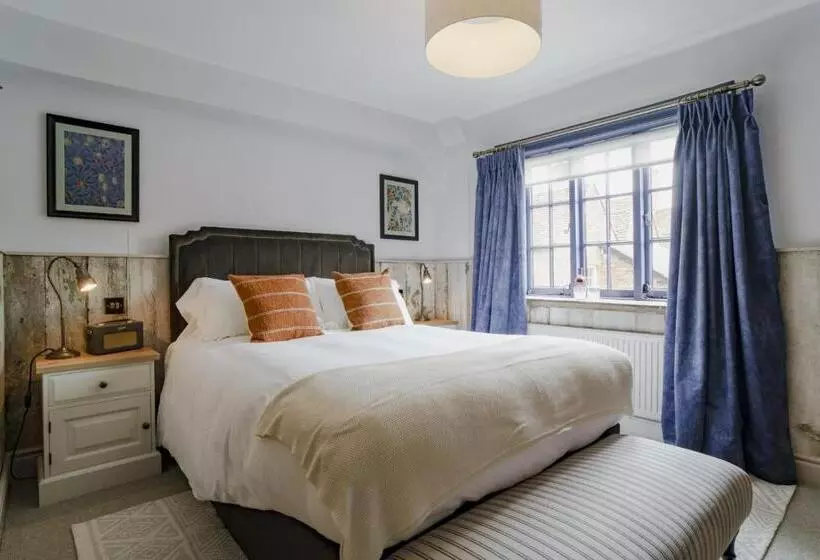 Retkeilymaja Bel And The Dragon At Red Lion Wendover