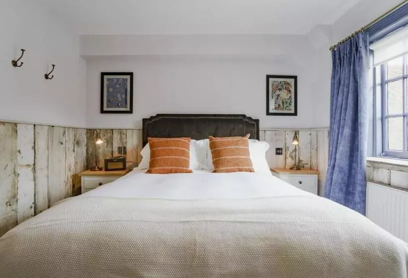 Retkeilymaja Bel And The Dragon At Red Lion Wendover