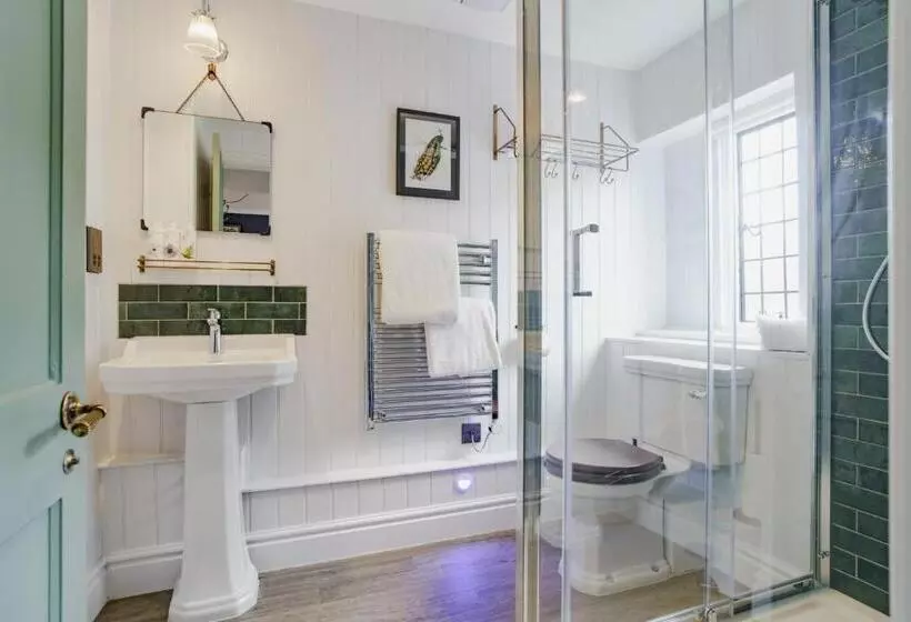 Retkeilymaja Bel And The Dragon At Red Lion Wendover