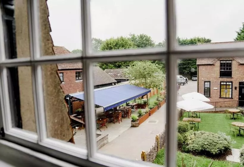 Retkeilymaja Bel And The Dragon At Red Lion Wendover