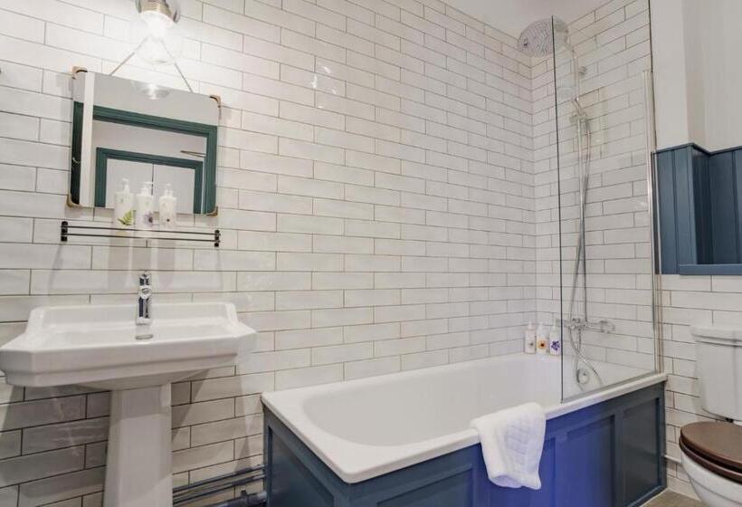 ユースホステル Bel And The Dragon At Red Lion Wendover