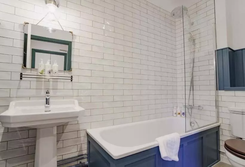 Retkeilymaja Bel And The Dragon At Red Lion Wendover