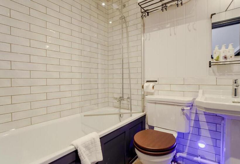 ユースホステル Bel And The Dragon At Red Lion Wendover