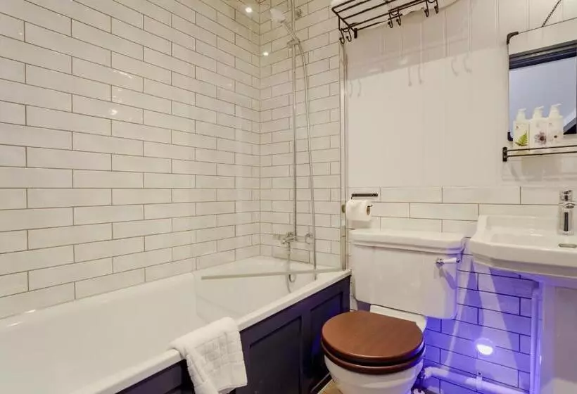 Retkeilymaja Bel And The Dragon At Red Lion Wendover