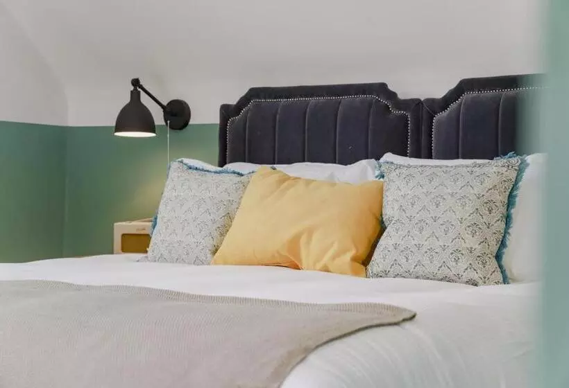 Retkeilymaja Bel And The Dragon At Red Lion Wendover