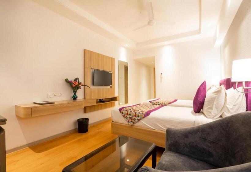 ホテル Freesia By Express Inn