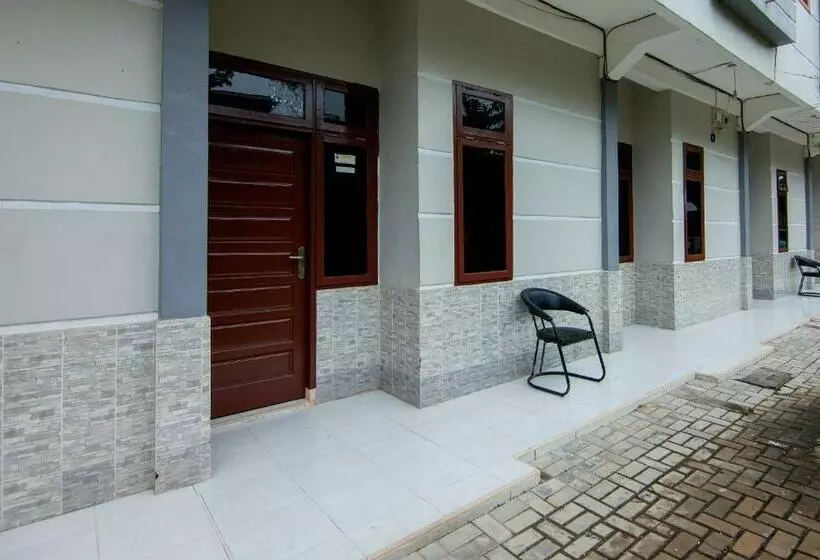 Hotelli Oyo 2069 Wisma Syariah Kampung Baru
