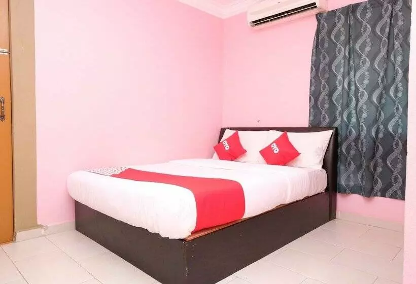 Hotelli Oyo 44005 Senangin Resort & Cafe