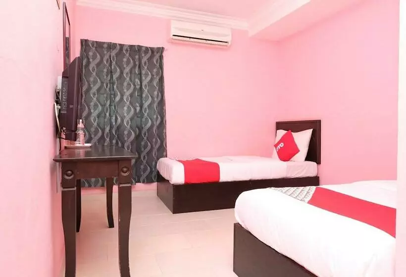 Hotelli Oyo 44005 Senangin Resort & Cafe