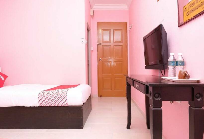 فندق Oyo 44005 Senangin Resort & Cafe