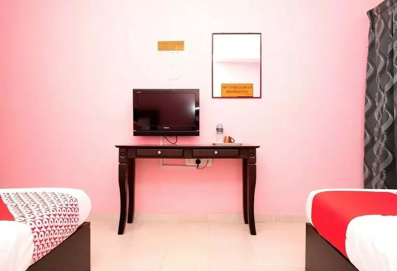 Hotelli Oyo 44005 Senangin Resort & Cafe
