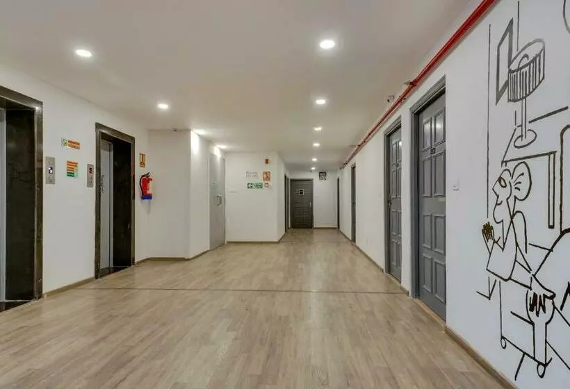 ホテル Vaccinated Staff Oyo 79187 Townhouse 181 Ganeshpeth Colony