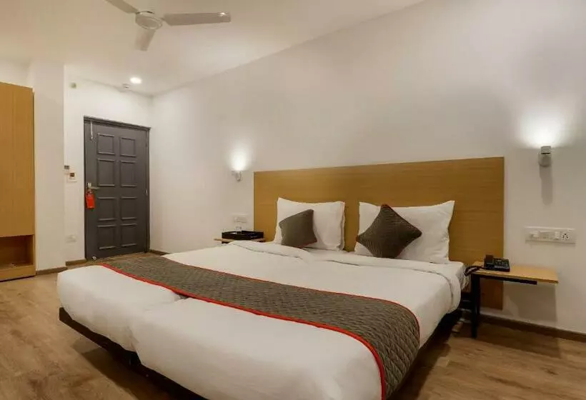 ホテル Vaccinated Staff Oyo 79187 Townhouse 181 Ganeshpeth Colony