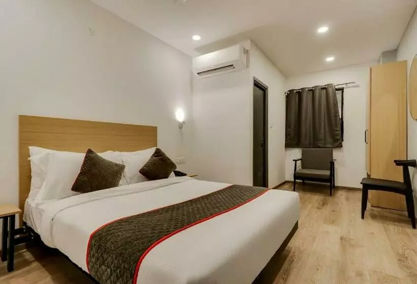 ホテル Vaccinated Staff Oyo 79187 Townhouse 181 Ganeshpeth Colony