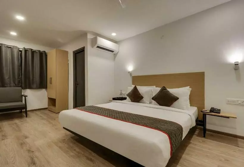 ホテル Vaccinated Staff Oyo 79187 Townhouse 181 Ganeshpeth Colony