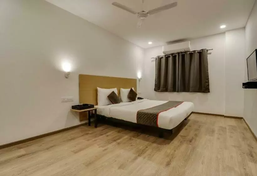 ホテル Vaccinated Staff Oyo 79187 Townhouse 181 Ganeshpeth Colony