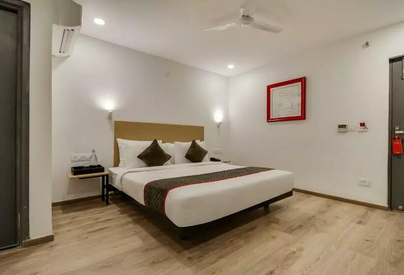 ホテル Vaccinated Staff Oyo 79187 Townhouse 181 Ganeshpeth Colony