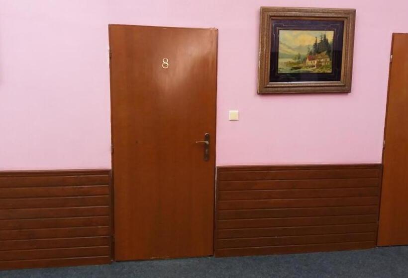 ペンション Retro Vrbovec