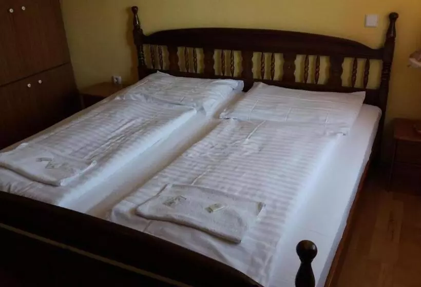 ペンション Retro Vrbovec