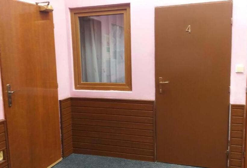 ペンション Retro Vrbovec