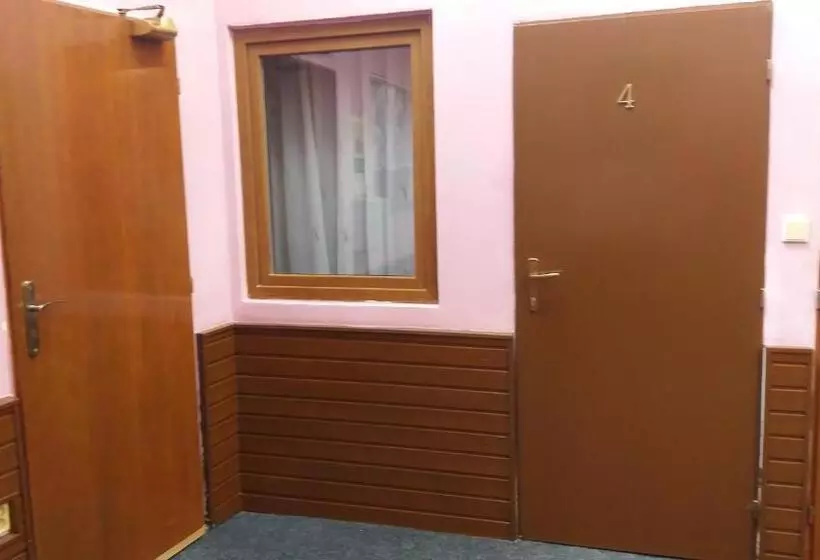 ペンション Retro Vrbovec