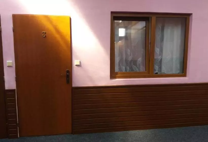 ペンション Retro Vrbovec