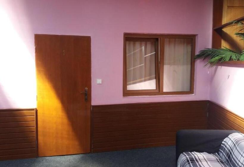 ペンション Retro Vrbovec