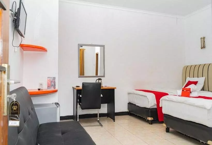 Hotelli Reddoorz Plus @ Cibogo Puncak 3