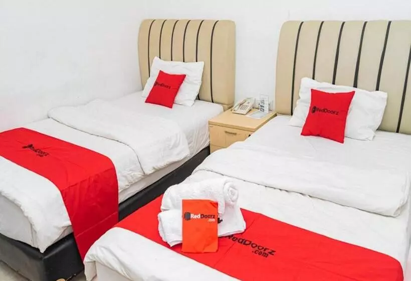 Hotelli Reddoorz Plus @ Cibogo Puncak 3